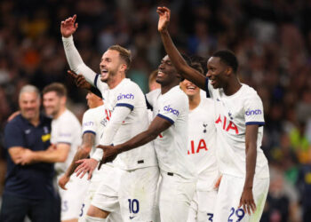 Premier League : Pape Matar Sarr et Tottenham visent la première place à Luton