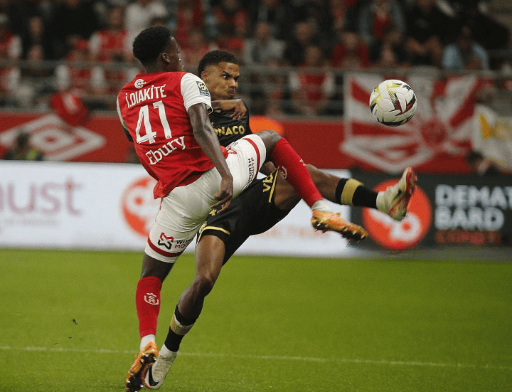 Ligue 1 : L'AS Monaco s'impose à Reims avec un très grand Ismail Jakobs - wiwsport Ligue 1 : L'AS Monaco s'impose à Reims avec un très grand Ismail Jakobs - wiwsport