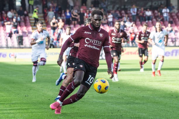 Serie A : La Salernitana arrache le nul contre Cagliari grâce à un doublé de Boulaye Dia - wiwsport Serie A : La Salernitana arrache le nul contre Cagliari grâce à un doublé de Boulaye Dia - wiwsport