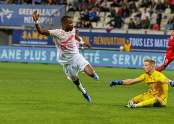 Ligue 2 : Grenoble craque à Pau malgré un doublé de Pape Meïssa Ba - wiwsport