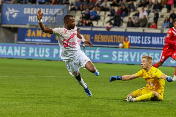 Ligue 2 : Grenoble craque à Pau malgré un doublé de Pape Meïssa Ba - wiwsport Ligue 2 : Grenoble craque à Pau malgré un doublé de Pape Meïssa Ba - wiwsport