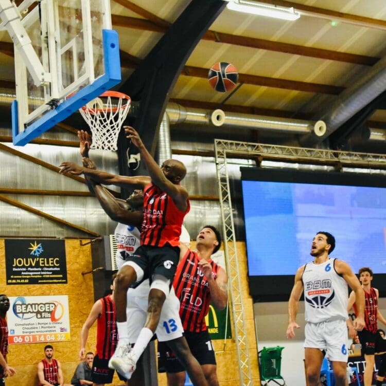 BBM – Dax Gamarde : Xane D’Almeida (18 pts) remporte le duel contre Momath Seck (16 pts) - wiwsport BBM – Dax Gamarde : Xane D’Almeida (18 pts) remporte le duel contre Momath Seck (16 pts) - wiwsport