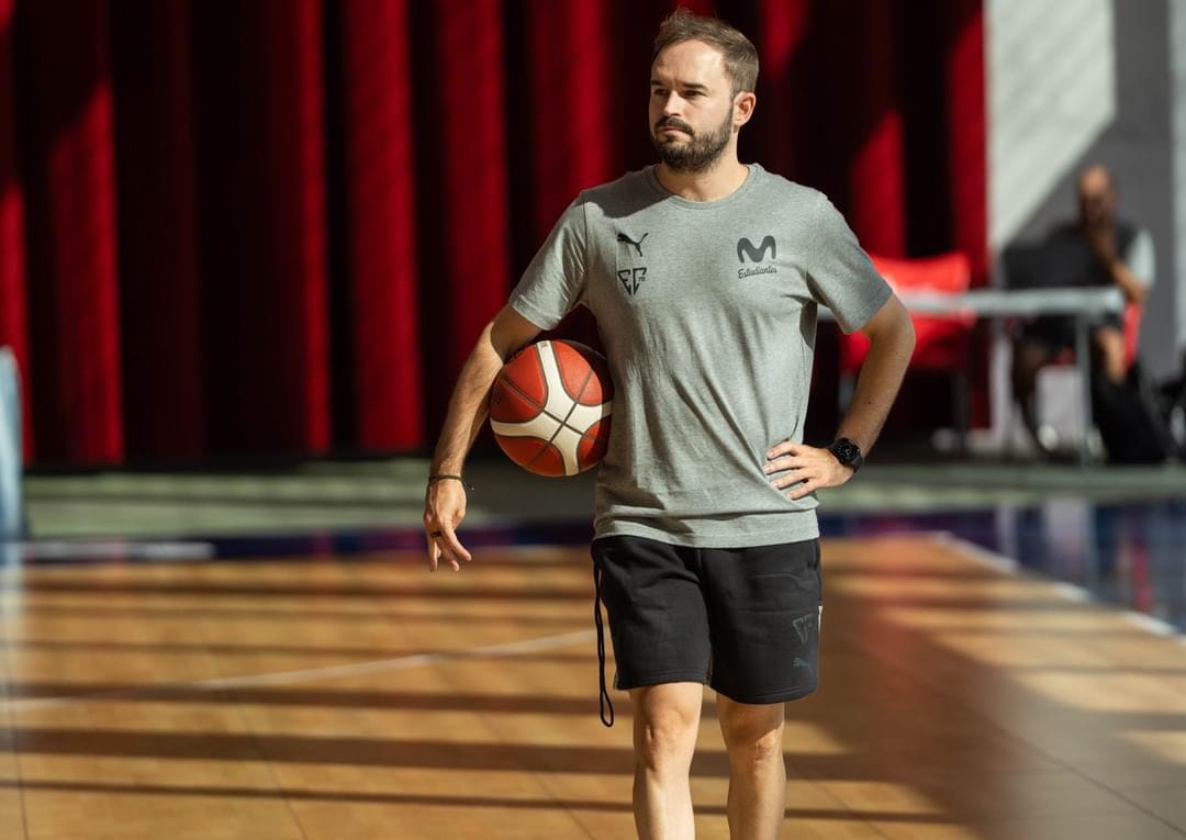 Zoom sur Alberto Antuña, deuxième entraineur étranger à diriger la sélection féminine ! - wiwsport Zoom sur Alberto Antuña, deuxième entraineur étranger à diriger la sélection féminine ! - wiwsport