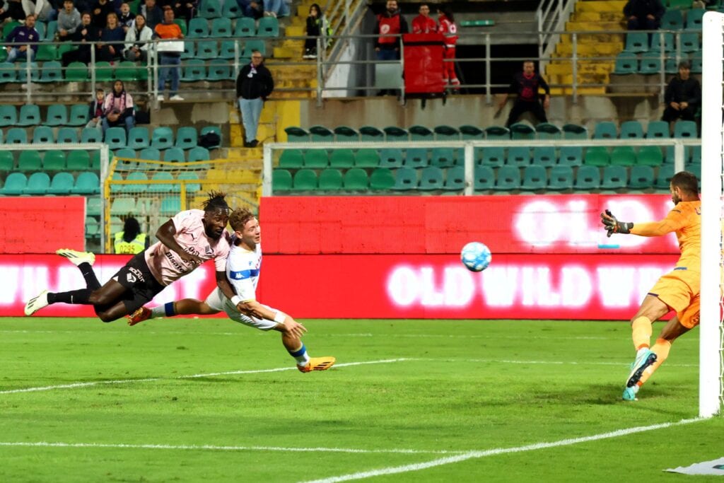 Serie B : Mamadou Coulibaly marque son premier but et offre la victoire à Palermo - wiwsport Serie B : Mamadou Coulibaly marque son premier but et offre la victoire à Palermo - wiwsport