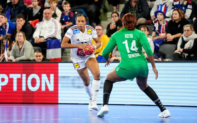 Coupe du Monde Handball – Les Lionnes ont bouclé leur préparation et s’envoleront pour la Suède ce jeudi ! - wiwsport Estelle NZE MINKO of France during the Women's Tournament French Cup match between France and Senegal at Palais des Sports Caen on November 24, 2023 in Caen, France. (Photo by Hugo Pfeiffer/Icon Sport)