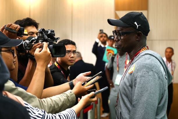 Mondial U-17 - Serigne Saliou Dia (Coach Sénégal) : "L'état d'esprit est au beau fixe, nous avons des ambitions" - wiwsport BANDUNG, JAVA, INDONESIA - NOVEMBER 11: Serigne
Dia, Manager of Senegal is interviewed following the FIFA U-17 World Cup Group D match between Argentina and Senegal at Si Jalak Harupat Stadium on November 11, 2023 in Bandung, Java, Indonesia. (Photo by Pakawich Damrongkiattisak - FIFA/FIFA via Getty Images)