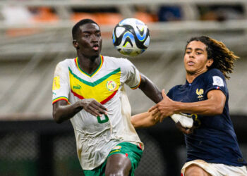 JAKARTA, INDONESIA - NOVEMBER 22: Daouda Diong of Senegal (L) fights for the ball with Saimon Bouabre of France (R) during FIFA U-17 World Cup Round of 16 match between France and Senegal at Jakarta International Stadium on November 22, 2023 in Jakarta, Indonesia. (Photo by Marcio Machado/Eurasia Sport Images/Getty Images)