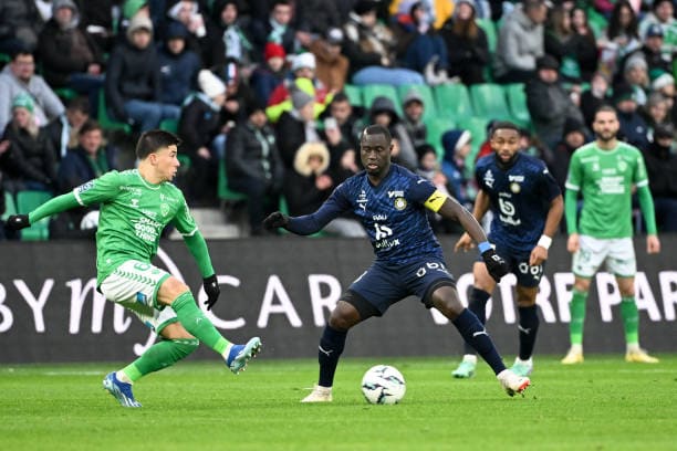 Ligue 2 : Pau et Henri Saivet renversent Saint-Etienne - wiwsport Ligue 2 : Pau et Henri Saivet renversent Saint-Etienne - wiwsport