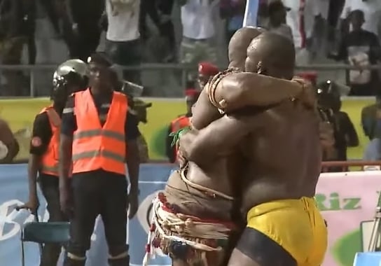 Combat royal du 5 novembre : Pour leur "Fair Play", Modou Lô et Ama Baldé vont être honorés par le CNG - wiwsport Combat royal du 5 novembre : Pour leur "Fair Play", Modou Lô et Ama Baldé vont être honorés par le CNG - wiwsport