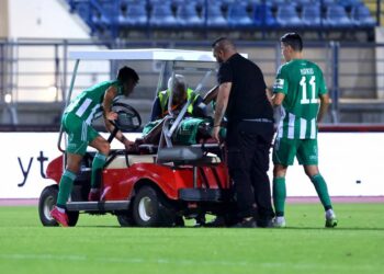 Aris Limassol : Grosse inquiétude pour Yannick Gomis, sorti sur civière contre Karmiótissa - wiwsport