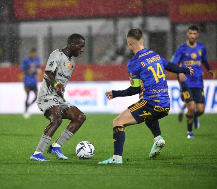 Interview : Sambou Soumano, meilleur buteur de l'US Quevilly : « En tant que footballeur sénégalais, il est évident de penser à défendre un jour les couleurs de sa patrie »" - wiwsport