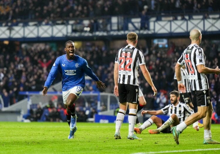 Premiership : Glasgow Rangers dispose du Saint Mirren grâce à un doublé d'Abdallah Sima - wiwsport Premiership : Glasgow Rangers dispose du Saint Mirren grâce à un doublé d'Abdallah Sima - wiwsport