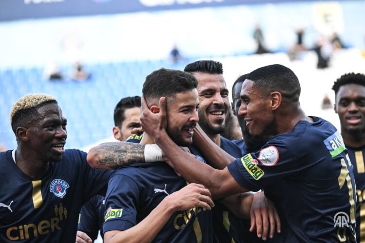 Süper Lig : Mamadou Fall inscrit son 5e but de la saison avec Kasımpaşa, vainqueur de Gaziantep - wiwsport Süper Lig : Mamadou Fall inscrit son 5e but de la saison avec Kasımpaşa, vainqueur de Gaziantep - wiwsport