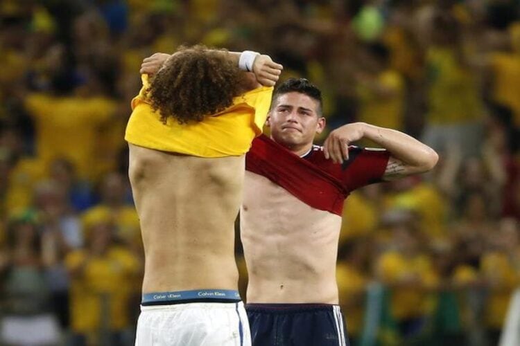 Brazil's David Luiz and Colombia's James Rodriguez exchange jerseys after their 2014 World Cup quarter-finals at the Castelao arena in Fortaleza July 4, 2014. REUTERS/Jorge Silva (BRAZIL  - Tags: TPX IMAGES OF THE DAY SOCCER SPORT WORLD CUP)