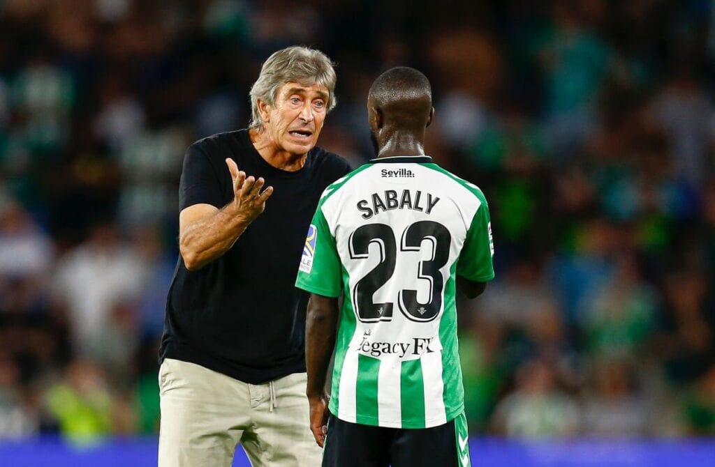 Manuel Pellegrini : « Sabaly présent à la CAN ? Espérons qu'il récupérerait le plus tôt possible pour jouer... » - wiwsport Manuel Pellegrini : « Sabaly présent à la CAN ? Espérons qu'il récupérerait le plus tôt possible pour jouer... » - wiwsport