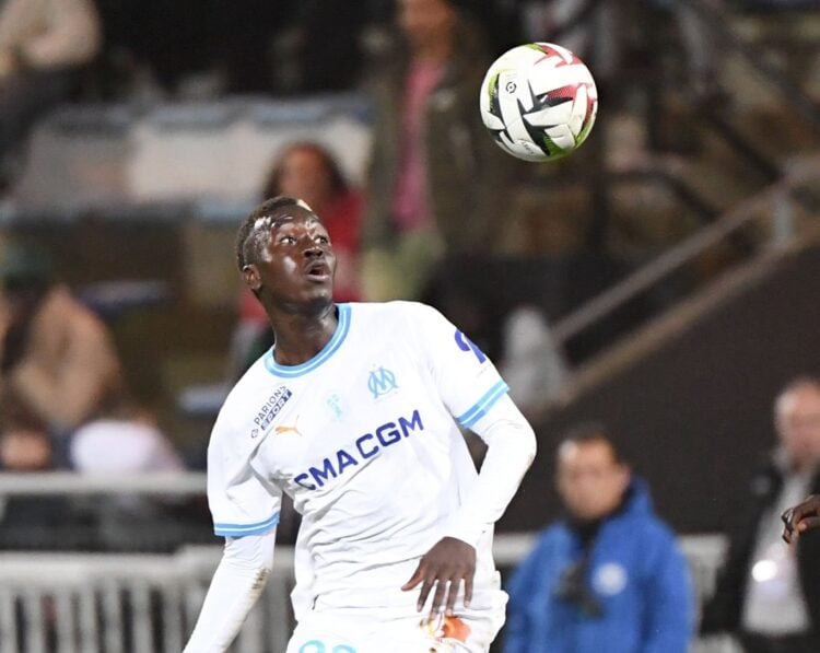 Mercato : Burnley dégaine une grosse offre pour Pape Gueye (OM) - wiwsport