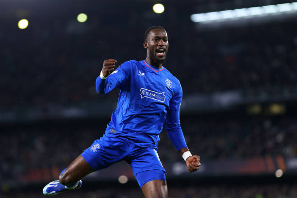 Ligue Europa : Abdallah Sima ouvre le score pour le Glasgow Rangers contre le Real Betis (vidéo) - wiwsport Ligue Europa : Abdallah Sima ouvre le score pour le Glasgow Rangers contre le Real Betis (vidéo) - wiwsport