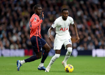 Premier League : Pape Matar Sarr et Tottenham stoppent Everton, qui perd Idrissa Gueye - wiwsport