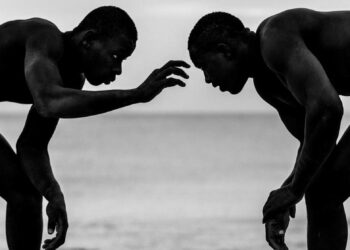 Arrivés en Espagne par la mer, des jeunes migrants sénégalais s’adonnent à la lutte dans les iles Canaries - wiwsport