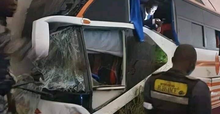 CAN 2023 - Côte d'Ivoire : Un bus de journalistes victime d’un accident - wiwsport CAN 2023 - Côte d'Ivoire : Un bus de journalistes victime d’un accident - wiwsport