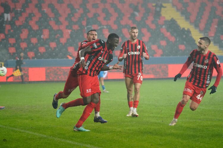 Coupe de Turquie : Papy Djilobodji envoie Gaziantep en 8es de finale - wiwsport Coupe de Turquie : Papy Djilobodji envoie Gaziantep en 8es de finale - wiwsport