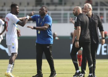 CAN 2023 - La CAF suspend le sélectionneur du Maroc ! - wiwsport
