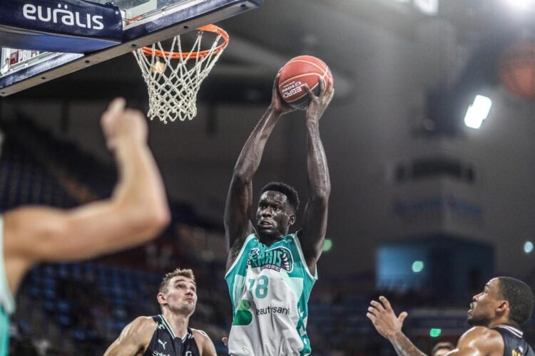 Leaders Cup PRO B opposant L' Elan BÃ©arnais Ã Poitiers , au Palais des sports de Pau le 16 septembre 2023. Idrissa Ba - David Le Deodic ( Palais des sports )