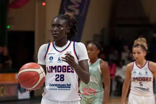 Basket - CDF : Khadidiatou Diouf s'illustre, Limoges file en 8es de finale de Coupe de France - wiwsport Basket - CDF : Khadidiatou Diouf s'illustre, Limoges file en 8es de finale de Coupe de France - wiwsport