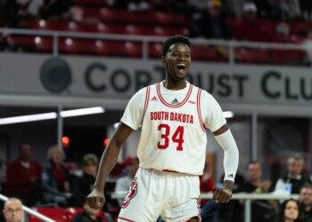NCAA : Lahat Thioune montre la voie à South Dakota - wiwsport