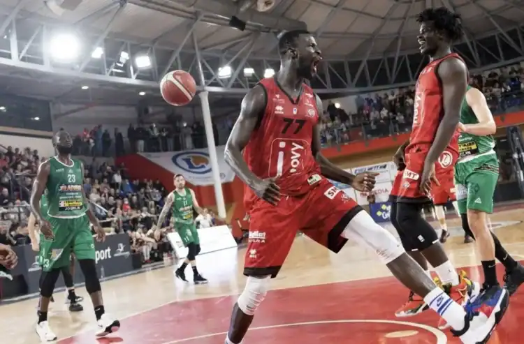 FRANCE - NM1 : Andrézieux, avec Pape Moustapha Diop (15 points, 8 rebonds) vainqueur à St Vallier - wiwsport