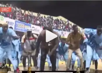 « Touss » spécial de Boy Niang devant les supporters pikinois (vidéo) - wiwsport