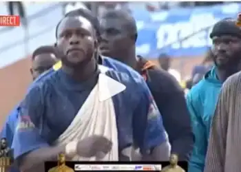 « Touss » exceptionnel de Modou Lo qui fait vibrer l’Arène Nationale (vidéo) - wiwsport