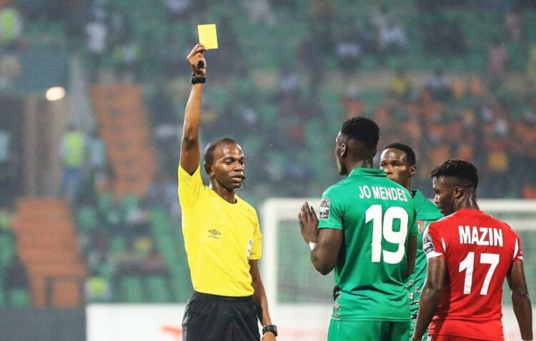 CAN 2023 : Issa Sy sera au sifflet du match Algérie-Angola - wiwsport CAN 2023 : Issa Sy sera au sifflet du match Algérie-Angola - wiwsport