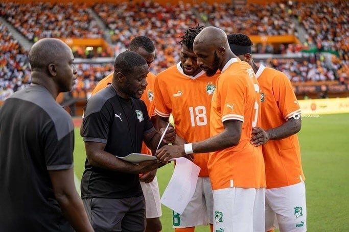 Emerse Faé raconte le traumatisme après l'humiliation face à la Guinée Equatoriale : "Sincèrement on a eu deux jours très très difficiles sur le plan émotionnel et mental" - wiwsport Emerse Faé raconte le traumatisme après l'humiliation face à la Guinée Equatoriale : "Sincèrement on a eu deux jours très très difficiles sur le plan émotionnel et mental" - wiwsport