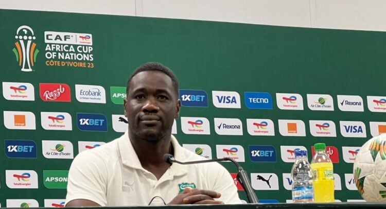 Emerse Faé (sélectionneur intérimaire) sur le cas Hervé Renard : "J'avais d'autres préoccupations que de regarder des rumeurs (...) Je me focalise sur l'objectif de demain" - wiwsport Emerse Faé (sélectionneur intérimaire) sur le cas Hervé Renard : "J'avais d'autres préoccupations que de regarder des rumeurs (...) Je me focalise sur l'objectif de demain" - wiwsport
