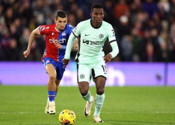 Chelsea : Quand Nicolas Jackson traverse le terrain pour célébrer un but... et prendre un énième carton jaune - wiwsport