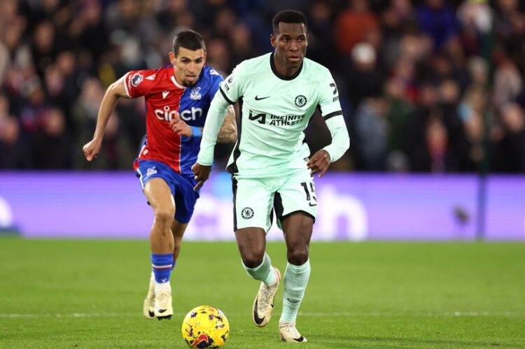 Chelsea : Quand Nicolas Jackson traverse le terrain pour célébrer un but... et prendre un énième carton jaune - wiwsport