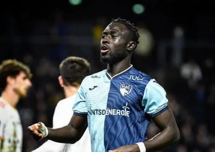 Mercato : Manchester United cible Arouna Sangante pour renforcer sa défense - wiwsport
