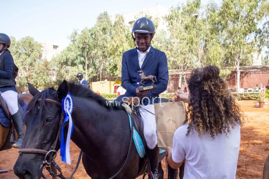 Sports Équestres - Mohamed Gassama vainqueur du prix Réesal Gum : « Je me suis entraîné avec ma jument, c’est pour cela qu’on a remporté ce prix » - wiwsport Sports Équestres - Mohamed Gassama vainqueur du prix Réesal Gum : « Je me suis entraîné avec ma jument, c’est pour cela qu’on a remporté ce prix » - wiwsport