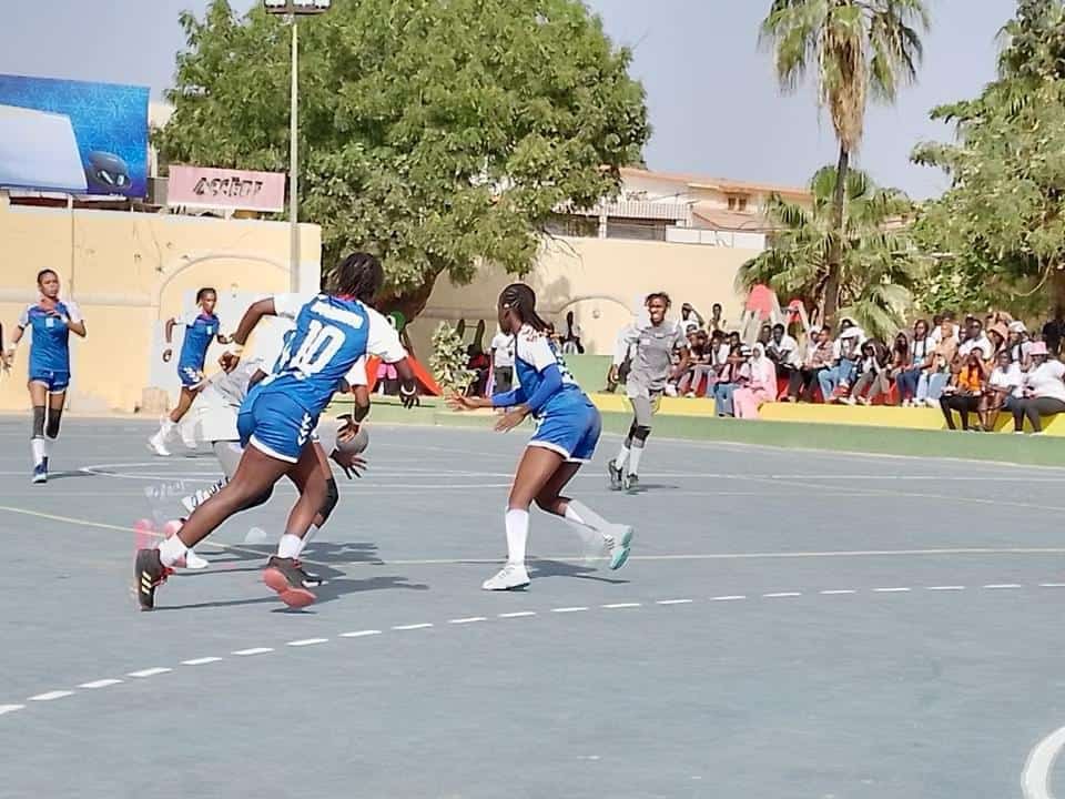 Handball championnat national (1ère j.) : Le tenant du titre chez les dames, Diamono démarre bien la défense de son titre en battant DUC (31-27) - wiwsport Handball championnat national (1ère j.) : Le tenant du titre chez les dames, Diamono démarre bien la défense de son titre en battant DUC (31-27) - wiwsport