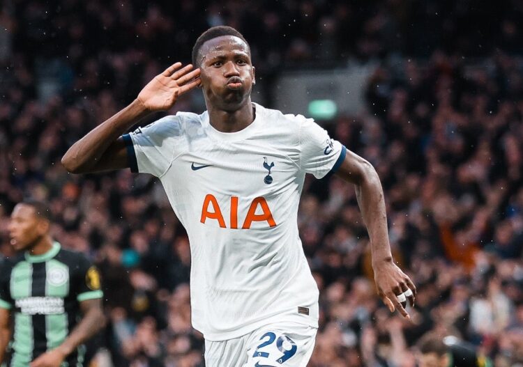 Premier League : Tottenham arrache la victoire face à Brighton avec un but de Pape Matar Sarr - wiwsport