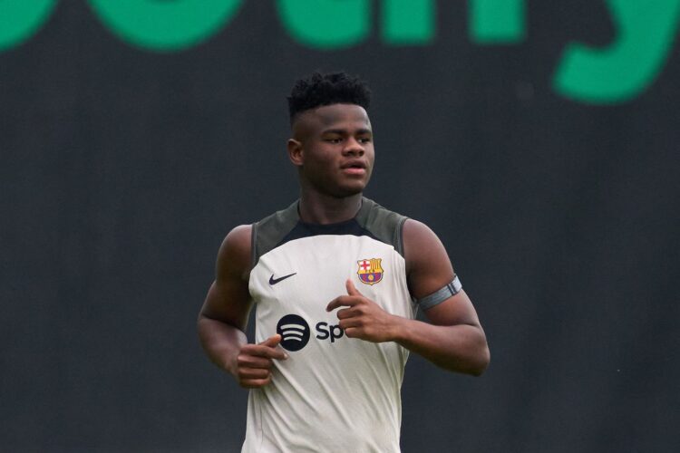 Lamine Ba (Oncle et conseiller de Mika) : "Mikayil Faye est resté un an et demi sans compétir en raison (...) On a reçu des menaces" - wiwsport Lamine Ba (Oncle et conseiller de Mika) : "Mikayil Faye est resté un an et demi sans compétir en raison (...) On a reçu des menaces" - wiwsport