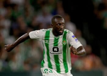 Real Betis : Youssouf Sabaly fait officiellement son retour dans le groupe contre Alavés - wiwsport