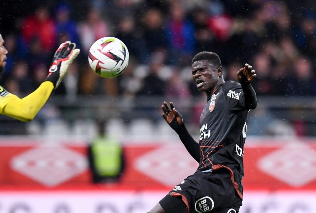 Mercato : Bassirou Ndiaye (FC Lorient) va rejoindre le Servette FC en prêt - wiwsport Mercato : Bassirou Ndiaye (FC Lorient) va rejoindre le Servette FC en prêt - wiwsport