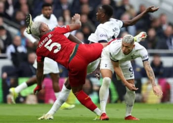 Premier League : Pape Matar Sarr et Tottenham s'incline à domicile contre Wolverhampton - wiwsport