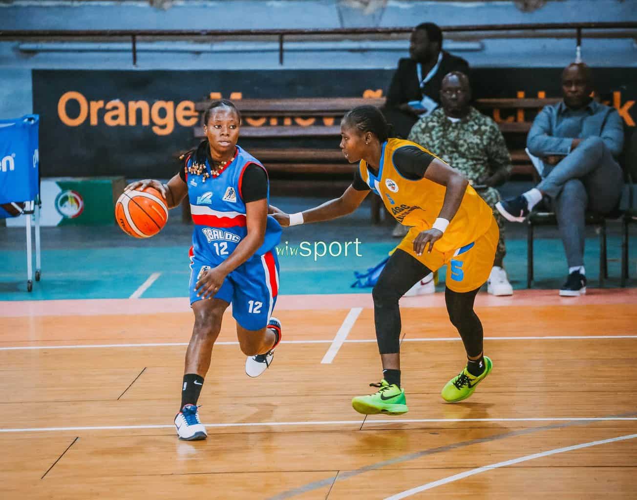 N1 Féminin - J8 : L'ASCVD remporte une large victoire contre DBALOC (65-23) et continue sa série de succès - wiwsport N1 Féminin - J8 : L'ASCVD remporte une large victoire contre DBALOC (65-23) et continue sa série de succès - wiwsport