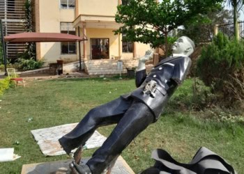Acte de Vandalisme à Yaoundé : La Statue de Samuel Eto'o encore saccagée - wiwsport