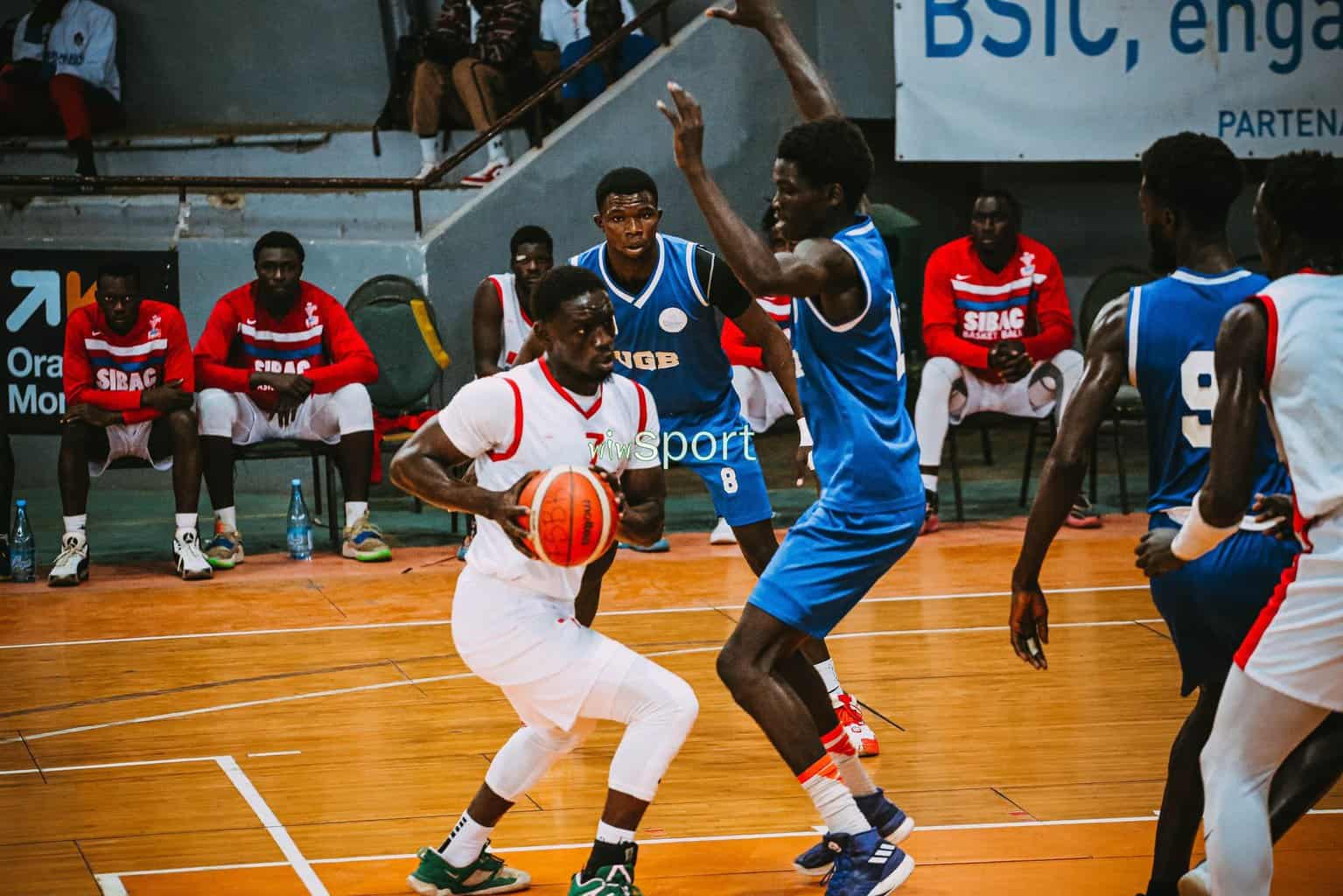 Le SIBAC remporte l'UGB (77-67) et entame la seconde phase sur une note positive, le tout illustré en images - wiwsport Le SIBAC remporte l'UGB (77-67) et entame la seconde phase sur une note positive, le tout illustré en images - wiwsport