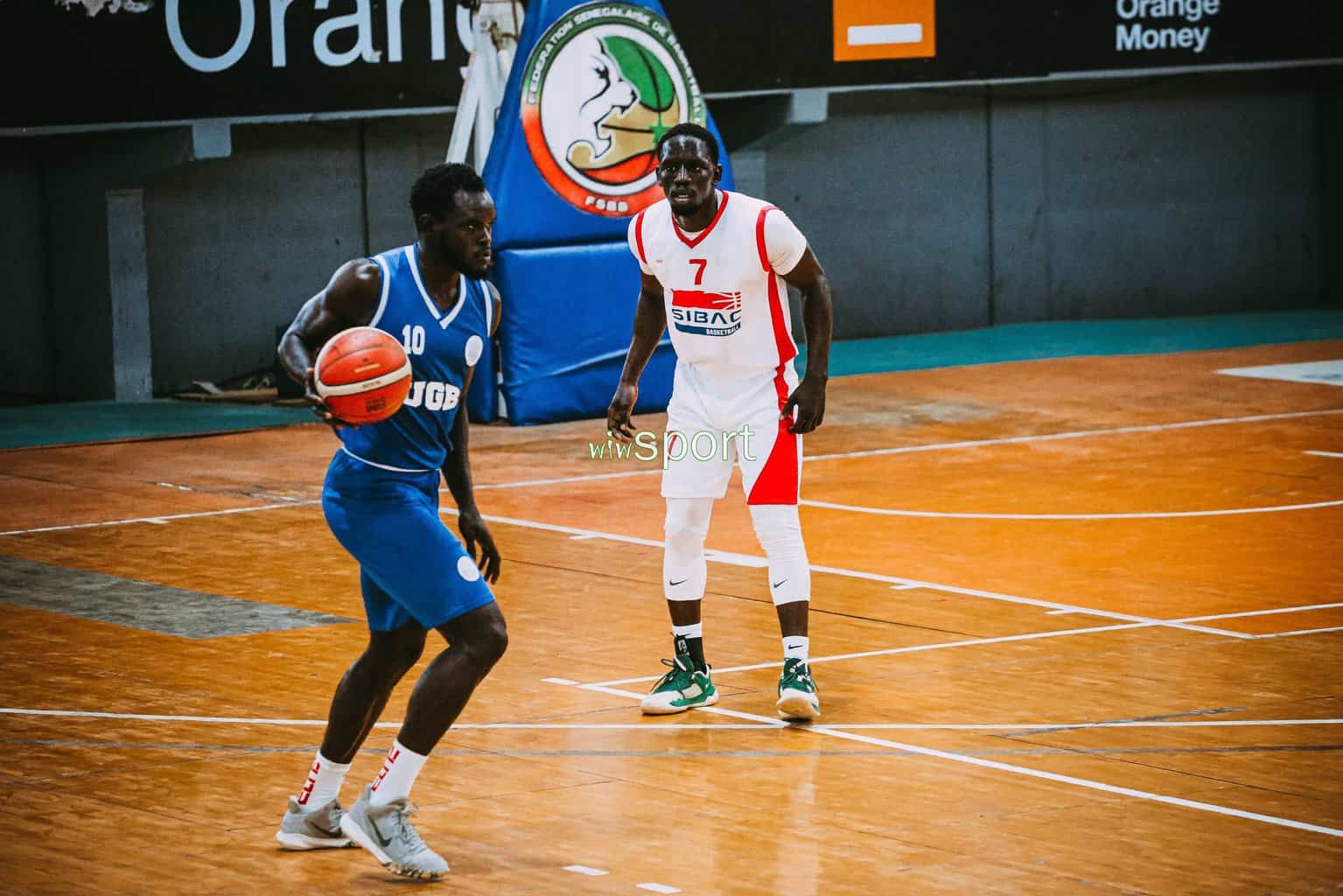 Le SIBAC remporte l'UGB (77-67) et entame la seconde phase sur une note positive, le tout illustré en images - wiwsport