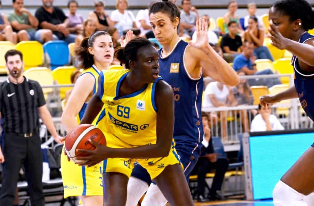 Ligue Féminine - J25 : Sokhna Fall sort le grand jeu (19 points, 7 rebonds), et porte Gran Canaria qui domine Estudiantes (78-72) - wiwsport Ligue Féminine - J25 : Sokhna Fall sort le grand jeu (19 points, 7 rebonds), et porte Gran Canaria qui domine Estudiantes (78-72) - wiwsport